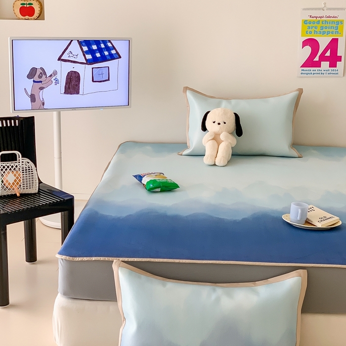 91家纺网 家纺一手货源 找家纺 昔可家纺 2024新款冰藤席床笠款--晕染系列 晕染蓝