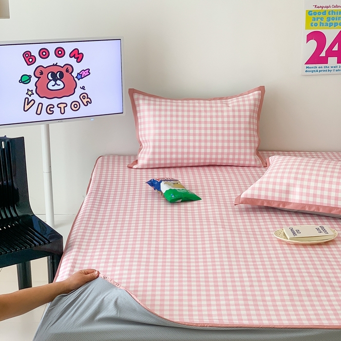 91家纺网 家纺一手货源 找家纺 昔可家纺 2024新款冰藤席床笠款--简约系列 格子粉