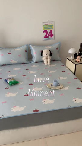 91家纺网 家纺一手货源 找家纺 昔可家纺 2024新款冰藤席床笠款--卡通系列 樱桃狗狗