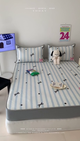 91家纺网 家纺一手货源 找家纺 昔可家纺 2024新款大版数码印花冰藤席床笠款 蝴蝶结狗狗