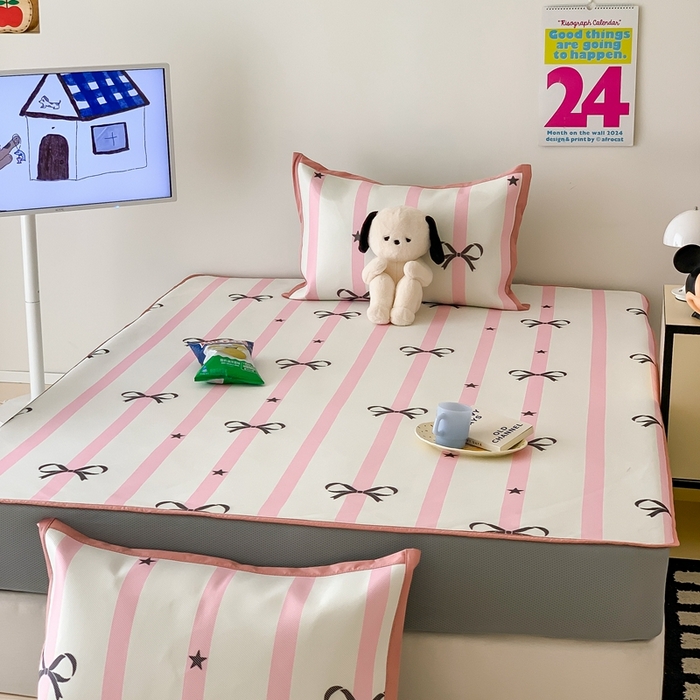 91家纺网 家纺一手货源 找家纺 昔可家纺 2024新款冰藤席床笠款--卡通系列 粉条星星蝴蝶结