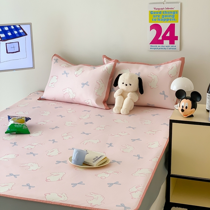 91家纺网 家纺一手货源 找家纺 昔可家纺 2024新款冰藤席床笠款--卡通系列 蝴蝶结小兔