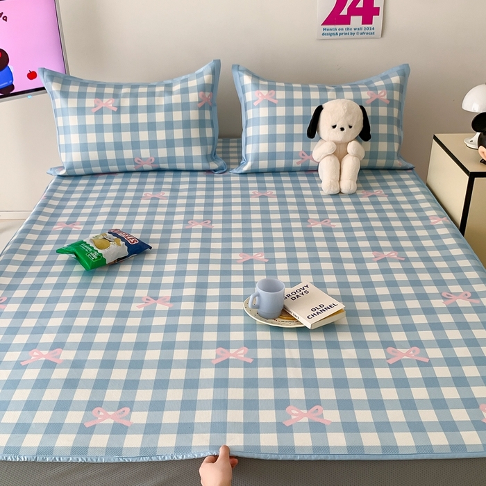 91家纺网 家纺一手货源 找家纺 昔可家纺 2024新款冰藤席床笠款--卡通系列 蓝格蝴蝶结