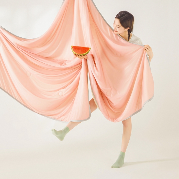 91家纺网 家纺一手货源 找家纺 美梦里 2025新款凉感丝夏被西瓜被夏凉被瓜瓜空调被子 汁汁莓莓