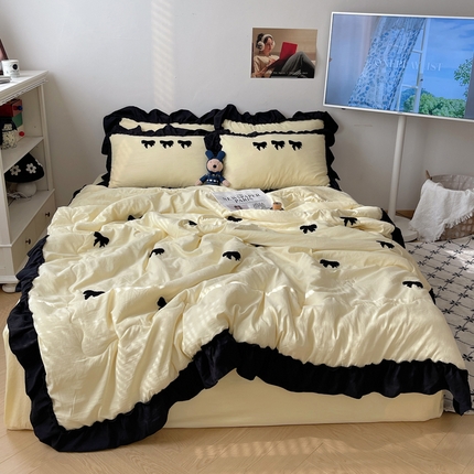 91家纺网 家纺一手货源 找家纺 花伞家居 2025新款毛巾绣加宽花边妮娜蝴蝶结夏被四件套 妮娜蝴蝶结-奶黄