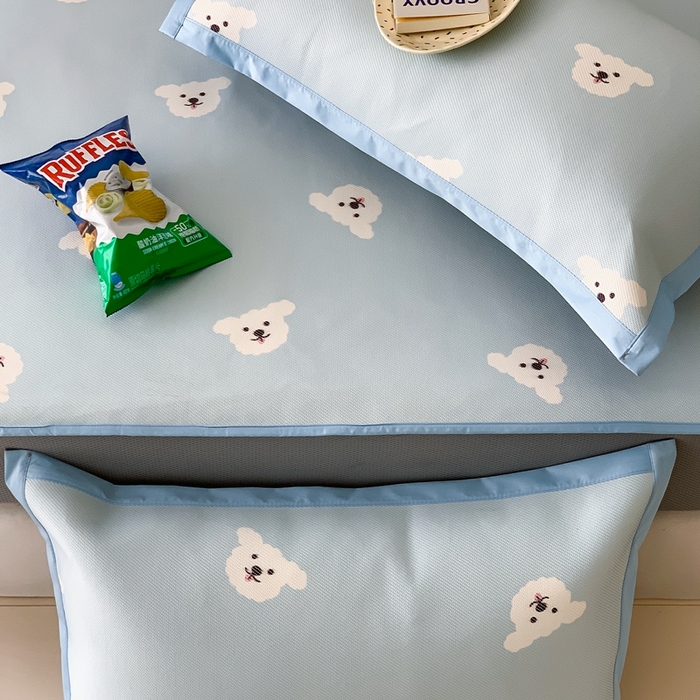 91家纺网 家纺一手货源 找家纺 昔可家纺 2024新款冰藤席床笠款--卡通系列 蓝底小白熊