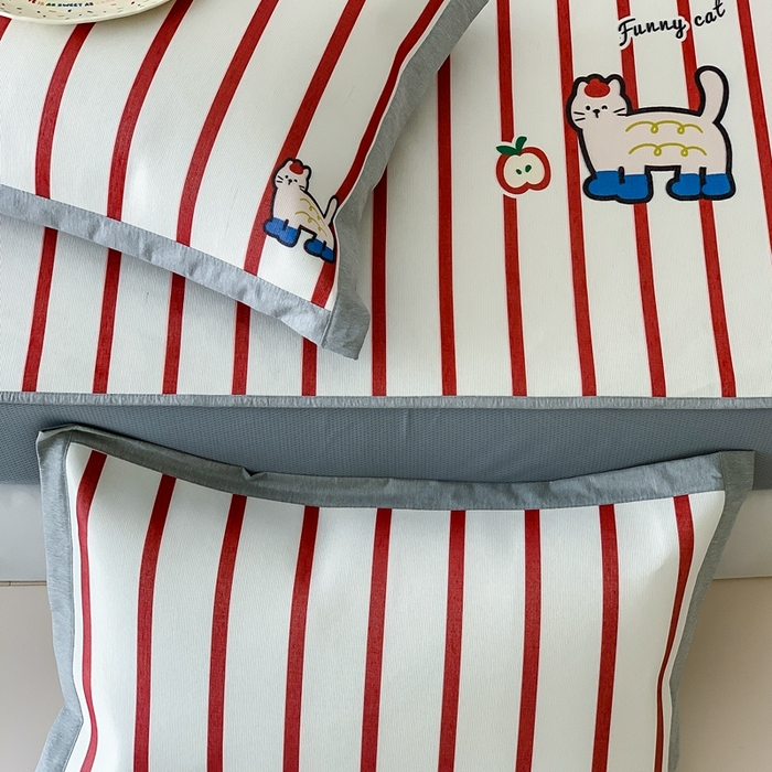 91家纺网 家纺一手货源 找家纺 昔可家纺 2024新款大版数码印花冰藤席床笠款 苹果猫咪