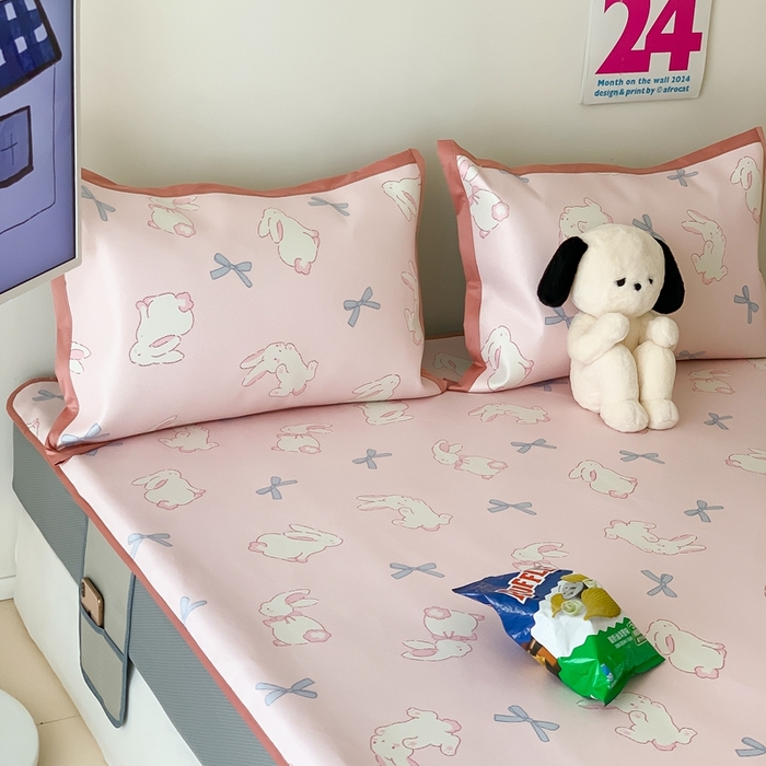 91家纺网 家纺一手货源 找家纺 昔可家纺 2024新款冰藤席床笠款--卡通系列 蝴蝶结小兔