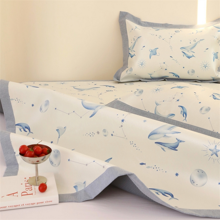 91家纺网 家纺一手货源 找家纺 JUICY 橘滋家纺 2024新款高级感卡通可爱数码印花冰丝席（场景二） 云鲸梦