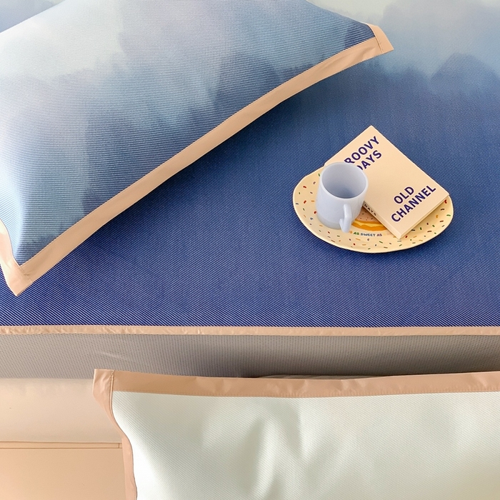 91家纺网 家纺一手货源 找家纺 昔可家纺 2024新款冰藤席床笠款--晕染系列 晕染蓝