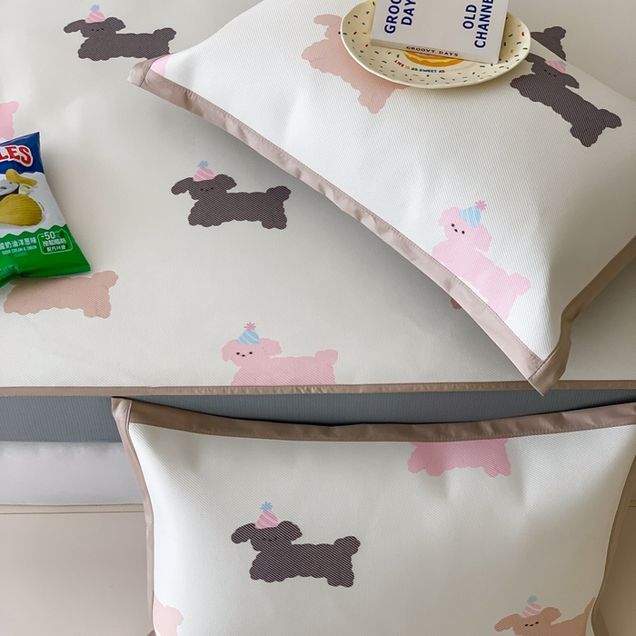 91家纺网 家纺一手货源 找家纺 昔可家纺 2024新款冰藤席床笠款--卡通系列 生日帽狗狗