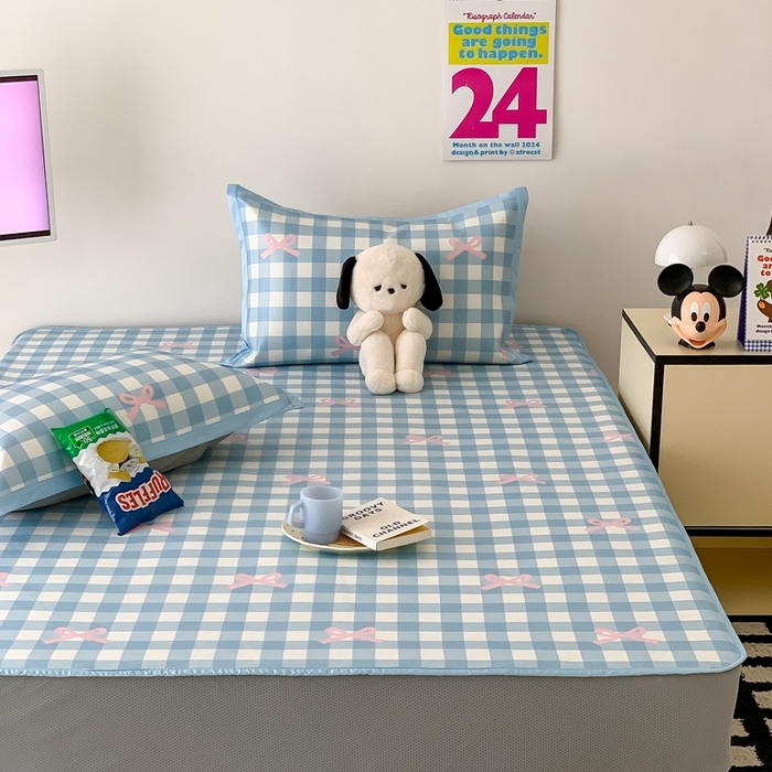 91家纺网 家纺一手货源 找家纺 昔可家纺 2024新款冰藤席床笠款--卡通系列 蓝格蝴蝶结