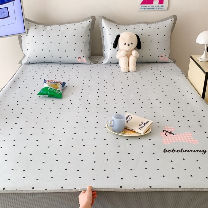 91家纺网 家纺一手货源 找家纺 昔可家纺 2024新款大版数码印花冰藤席床笠款 波点兔