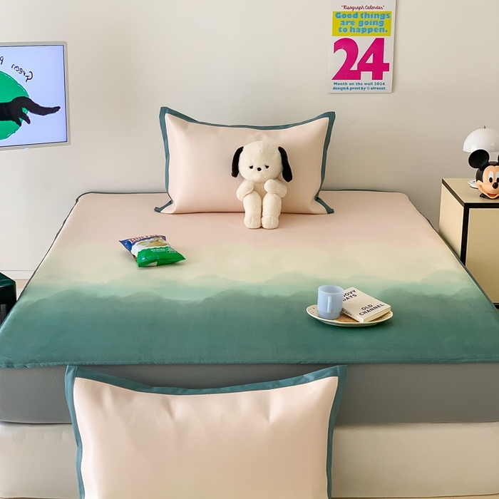 91家纺网 家纺一手货源 找家纺 昔可家纺 2024新款冰藤席床笠款--晕染系列 晕染绿