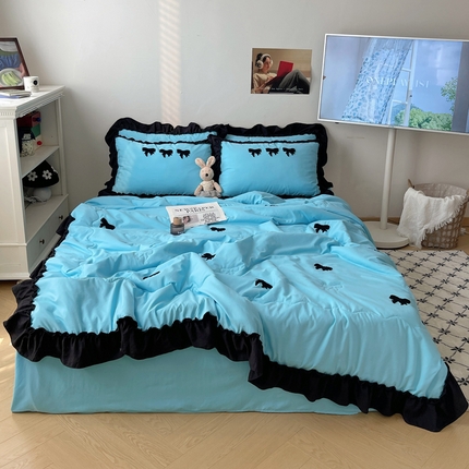 91家纺网 家纺一手货源 找家纺 花伞家居 2025新款毛巾绣加宽花边妮娜蝴蝶结夏被四件套 妮娜蝴蝶结-海蓝
