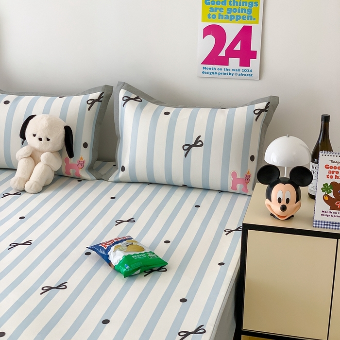 91家纺网 家纺一手货源 找家纺 昔可家纺 2024新款大版数码印花冰藤席床笠款 蝴蝶结狗狗