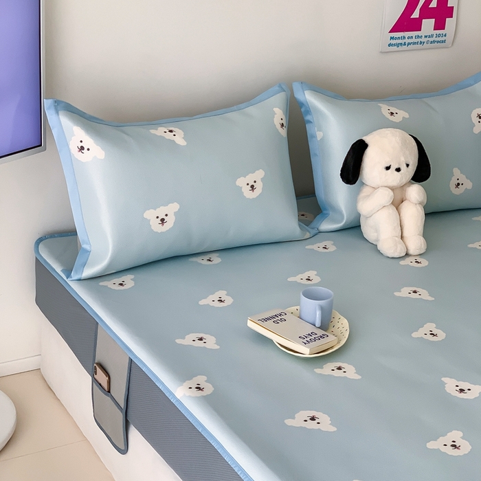 91家纺网 家纺一手货源 找家纺 昔可家纺 2024新款冰藤席床笠款--卡通系列 蓝底小白熊