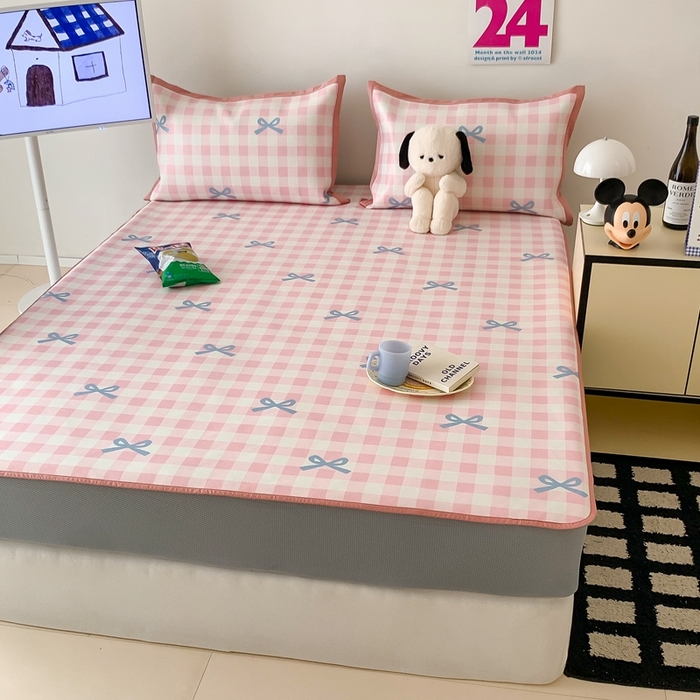 91家纺网 家纺一手货源 找家纺 昔可家纺 2024新款冰藤席床笠款--卡通系列 粉蓝格蝴蝶结