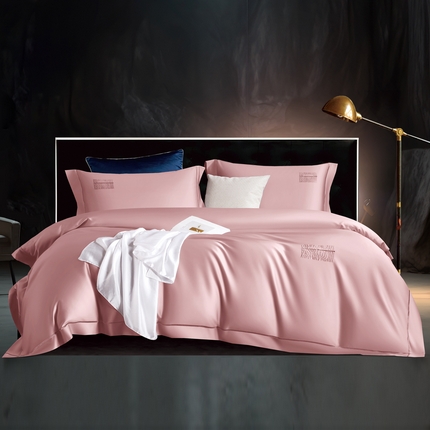 91家纺网 家纺一手货源 找家纺 玖玖爱家纺 2024新款100支新疆阿瓦提长绒棉极简宽边系列 樱花粉