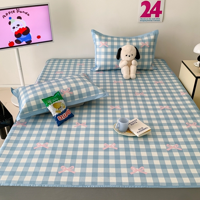 91家纺网 家纺一手货源 找家纺 昔可家纺 2024新款冰藤席床笠款--卡通系列 蓝格蝴蝶结