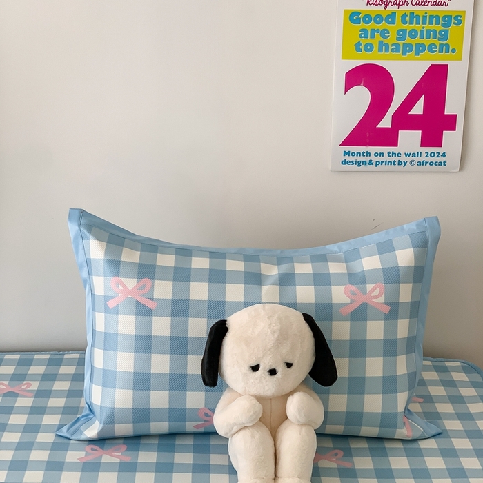 91家纺网 家纺一手货源 找家纺 昔可家纺 2024新款冰藤席床笠款--卡通系列 蓝格蝴蝶结