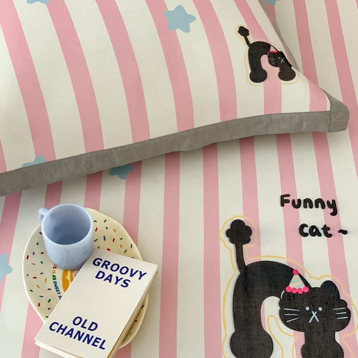 91家纺网 家纺一手货源 找家纺 昔可家纺 2024新款大版数码印花冰藤席床笠款 粉条黑猫