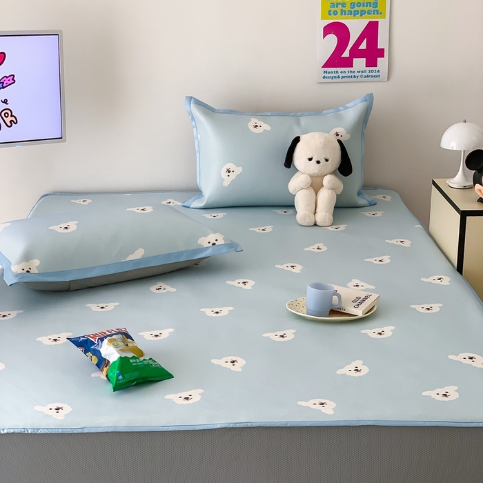 91家纺网 家纺一手货源 找家纺 昔可家纺 2024新款冰藤席床笠款--卡通系列 蓝底小白熊