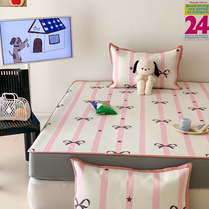 91家纺网 家纺一手货源 找家纺 昔可家纺 2024新款冰藤席床笠款--卡通系列 粉条星星蝴蝶结