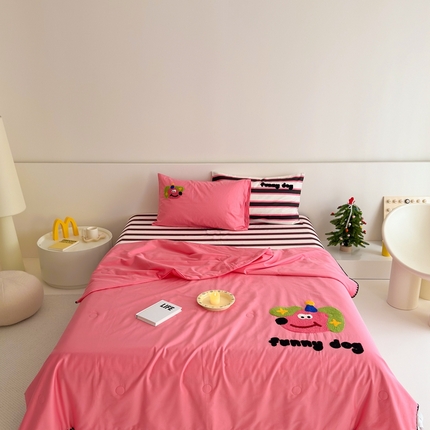 珺柔家纺 2024新款毛巾绣三角针夏被四件套 皮皮狗红