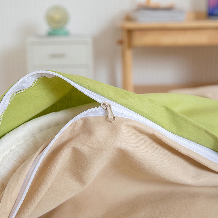 91家纺网 家纺一手货源 找家纺 鑫宇家纺 2025新款13372全棉纯色双拼学生宿舍三件套六件套浅绿+卡其