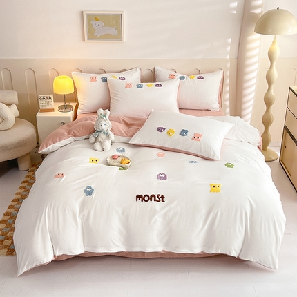 91家纺网 家纺一手货源 找家纺 2024新款超柔云朵棉毛巾绣四件套 小怪兽-奶白樱花粉