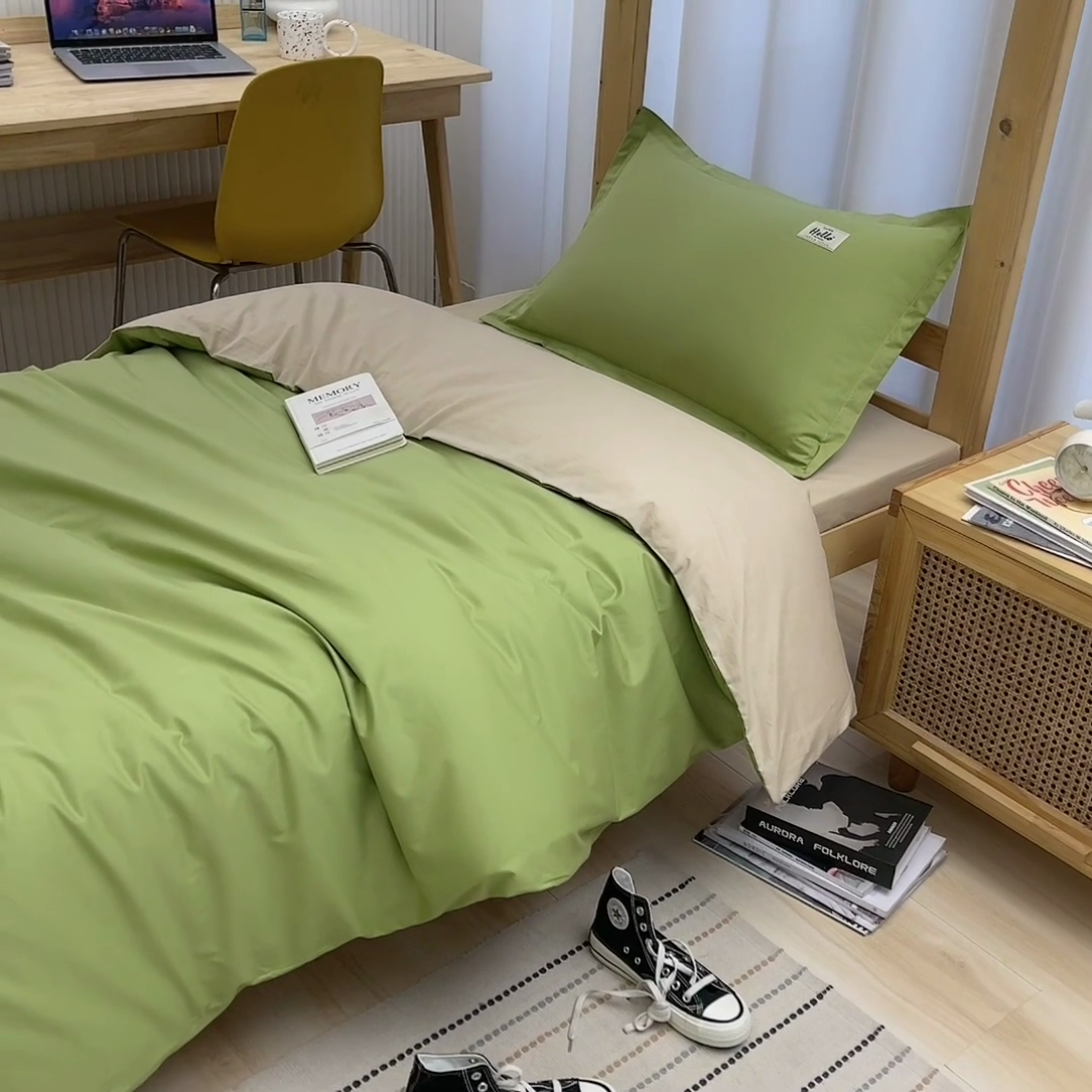 91家纺网 家纺一手货源 找家纺 鑫宇家纺 2025新款13372全棉纯色双拼学生宿舍三件套六件套浅绿+卡其