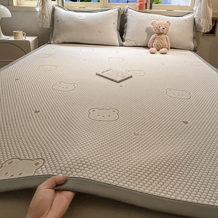 91家纺网 家纺一手货源 找家纺 川悦生活 2024新款610克凉感刺绣豆豆凉席 小熊仔