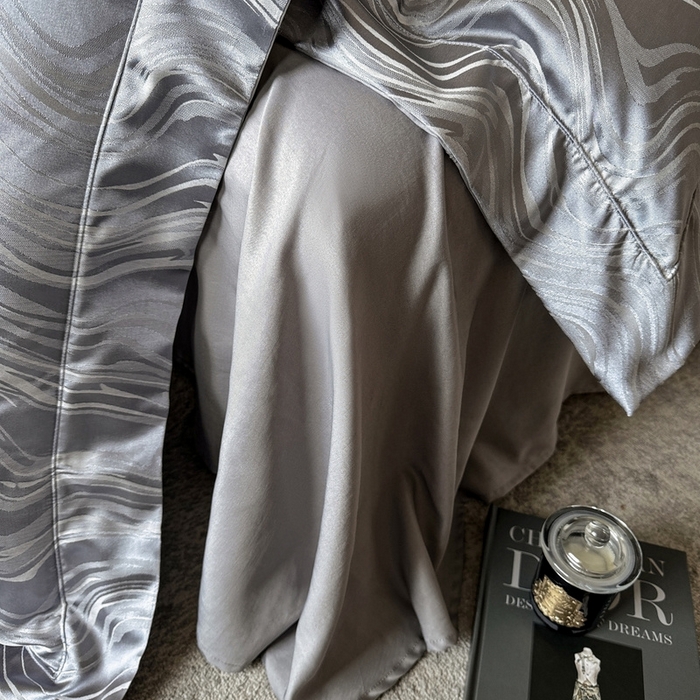 91家纺网 家纺一手货源 找家纺 优悦 2024新款A面提花B面天丝四件套 似水流年-浅灰