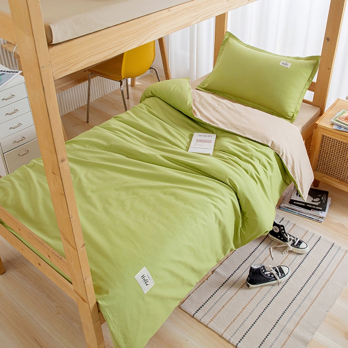 91家纺网 家纺一手货源 找家纺 鑫宇家纺 2025新款13372全棉纯色双拼学生宿舍三件套六件套浅绿+卡其