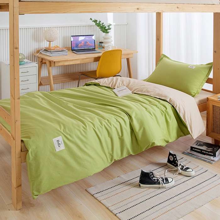 91家纺网 家纺一手货源 找家纺 鑫宇家纺 2025新款13372全棉纯色双拼学生宿舍三件套六件套浅绿+卡其