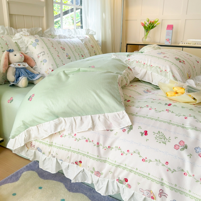 91家纺网 家纺一手货源 找家纺 清雅福 2024新款喷气全棉13372韩版花边款四件套 草莓兔花边款