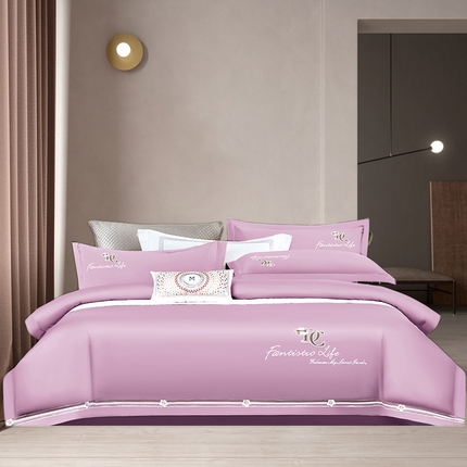 91家纺网 家纺一手货源 找家纺 浩情国际 2026四季款斜纹木棉绣花卡斯蒂尔系列四件套 卡斯蒂尔-苏沫粉