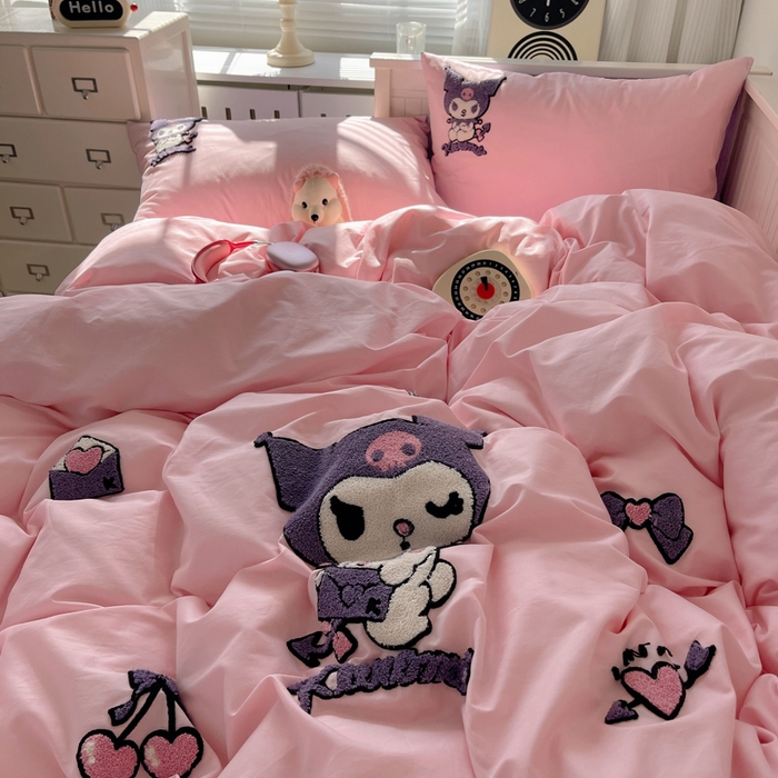 91家纺网 家纺一手货源 找家纺 金爱家 2024新款卡通纯棉毛巾绣四件套 毛巾绣-睡梦库洛米粉