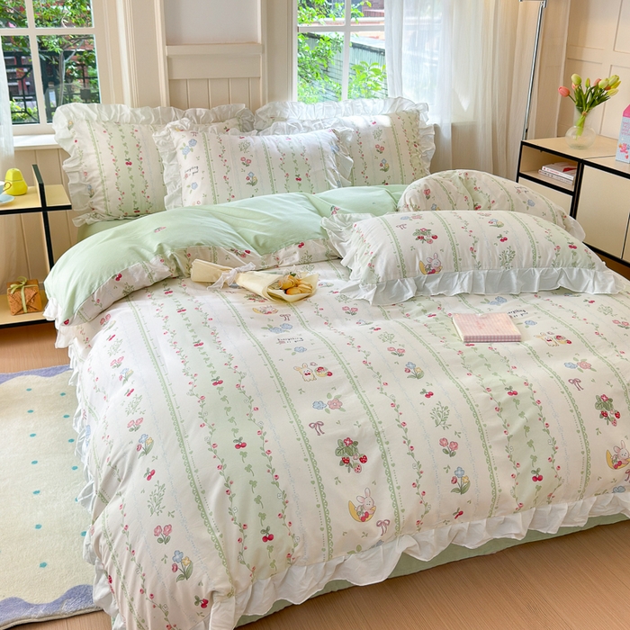 91家纺网 家纺一手货源 找家纺 清雅福 2024新款喷气全棉13372韩版花边款四件套 草莓兔花边款