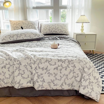 91家纺网 家纺一手货源 找家纺 一比一家纺 2025新款云感泡芙格夏被四件套 锦瑟