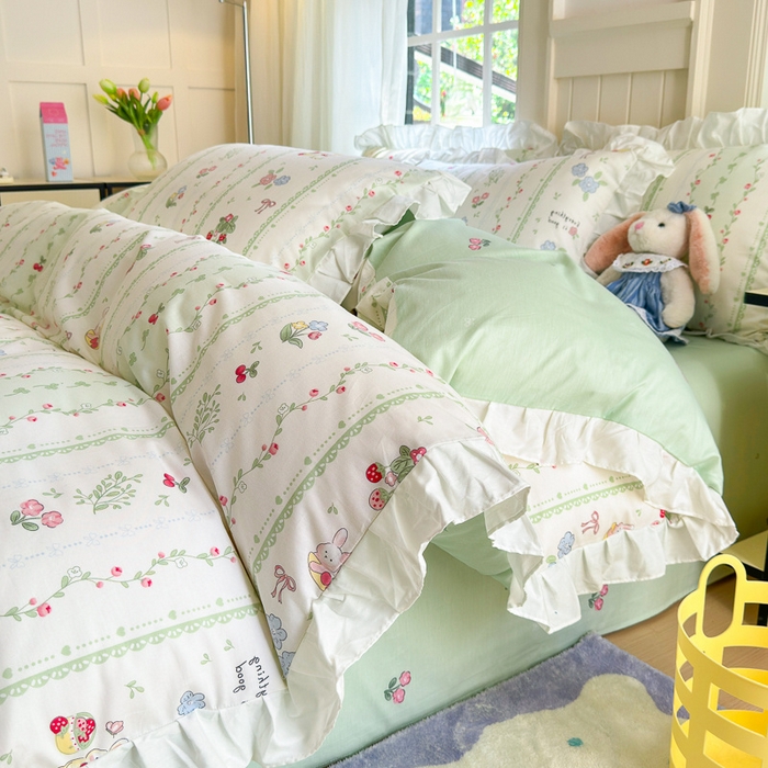 91家纺网 家纺一手货源 找家纺 清雅福 2024新款喷气全棉13372韩版花边款四件套 草莓兔花边款