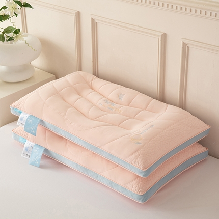 91家纺网 家纺一手货源 找家纺 梦叶草 2024新款冰蚕面膜蚕丝蛋白枕芯A版凉感丝B版玉米绒四季两用枕头 冰蚕面膜-粉色