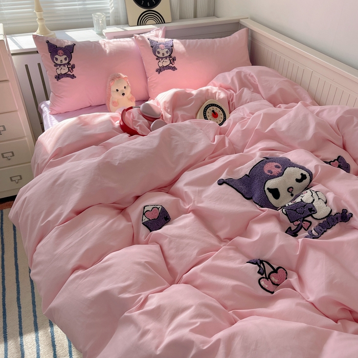 91家纺网 家纺一手货源 找家纺 金爱家 2024新款卡通纯棉毛巾绣四件套 毛巾绣-睡梦库洛米粉