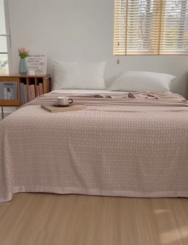 91家纺网 家纺一手货源 找家纺 乐家毛巾被（工厂自产自销） 2024新款简约方块格毛圈 驼色