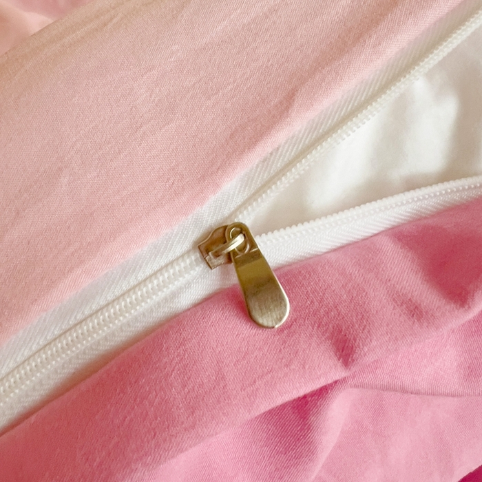 91家纺网 家纺一手货源 找家纺 艾橙家纺 2024新款超柔云朵棉毛巾绣四件套 甜甜草莓