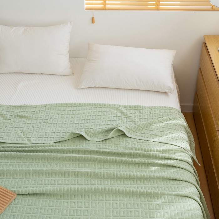 91家纺网 家纺一手货源 找家纺 乐家毛巾被（工厂自产自销） 2024新款简约方块格毛圈 绿色