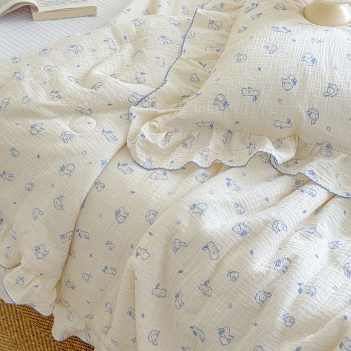 91家纺网 家纺一手货源 找家纺 玛奇朵 2024新款韩式荷叶边全棉双层皱皱纱夏被三件套 小兰兔