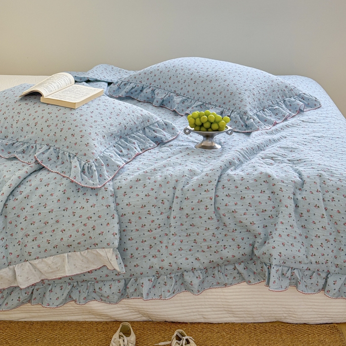 91家纺网 家纺一手货源 找家纺 玛奇朵 2024新款韩式荷叶边全棉双层皱皱纱夏被三件套 蓝栩