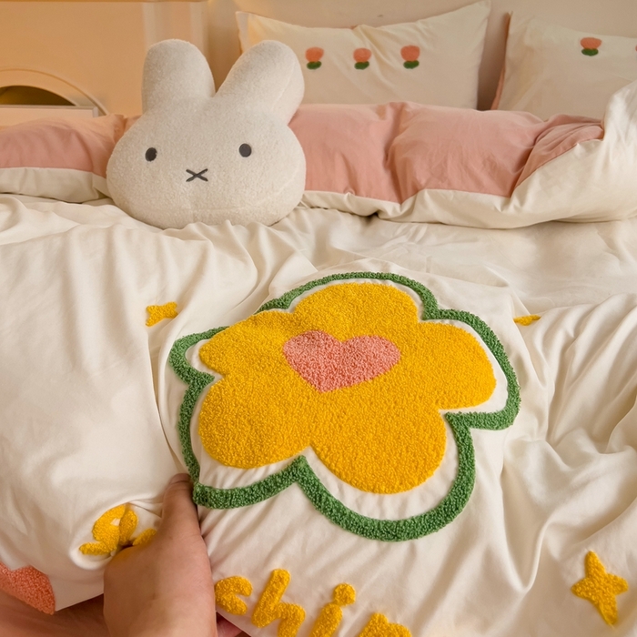 91家纺网 家纺一手货源 找家纺 艾橙家纺 2024新款超柔云朵棉毛巾绣四件套 花儿朵朵